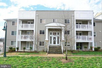 Building Photo - 4139 S Four Mile Run Dr