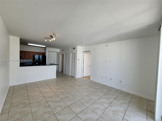 Building Photo - 2425 SW 27th Ave