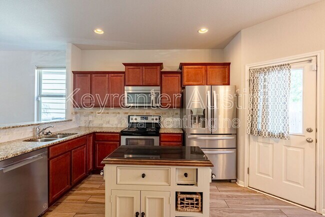 Foto del edificio - 5437 Falling Leaf Ln