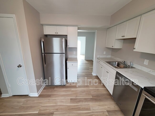 Building Photo - 6002 Edgelake Dr