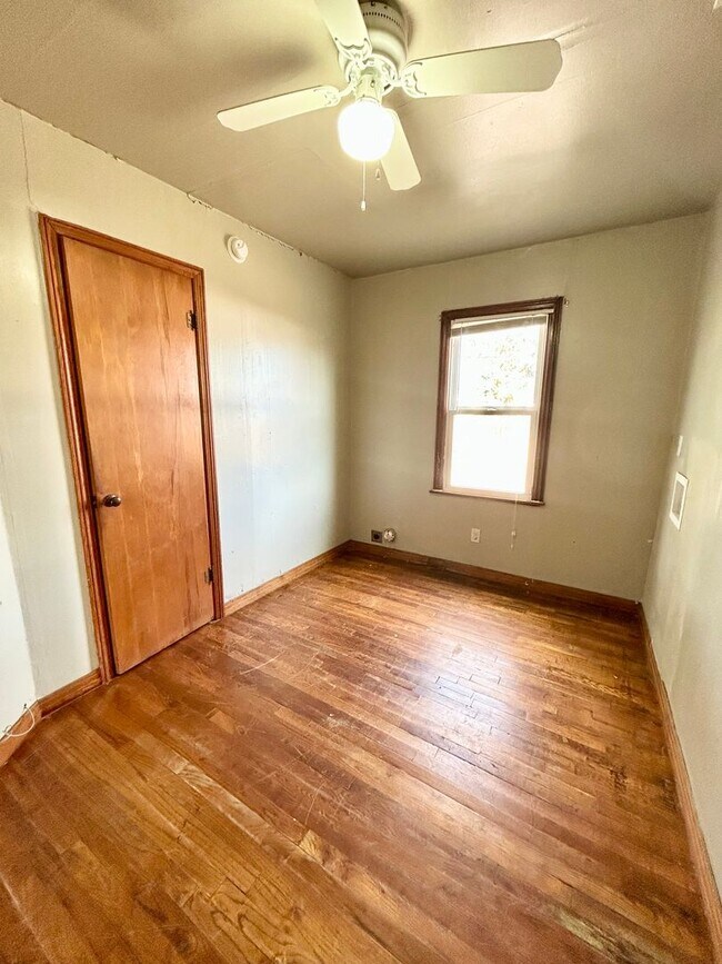 Foto del edificio - 3 bed 1 bath now available in Arnet Benson