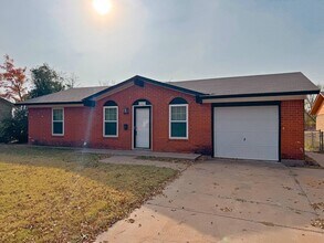 Building Photo - 1827 Eden Ln