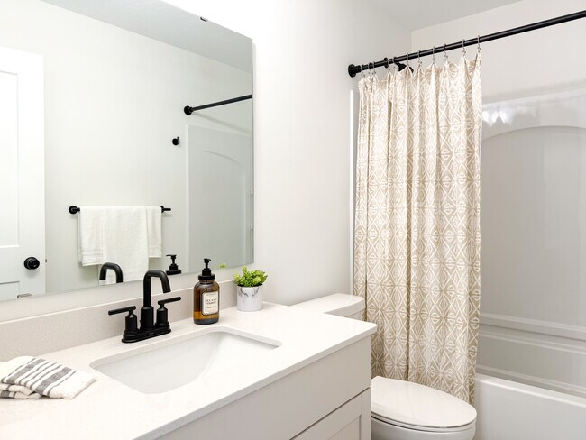 Foto del edificio - Woodhelm Townhomes