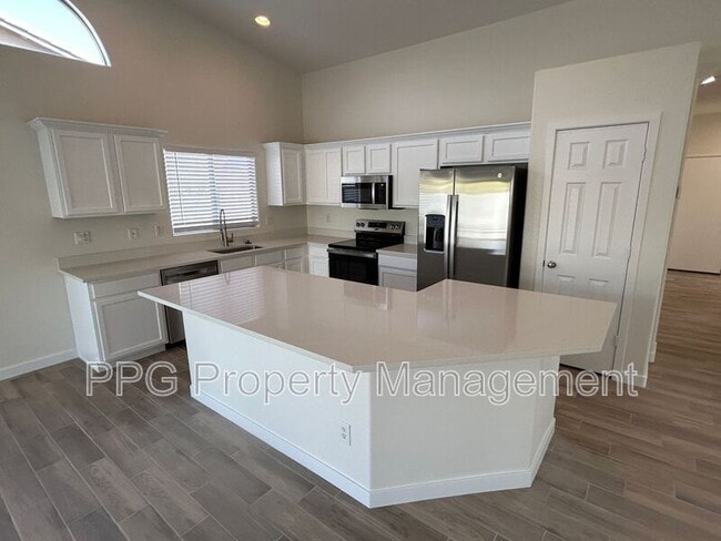 Building Photo - 14592 W Crocus Dr