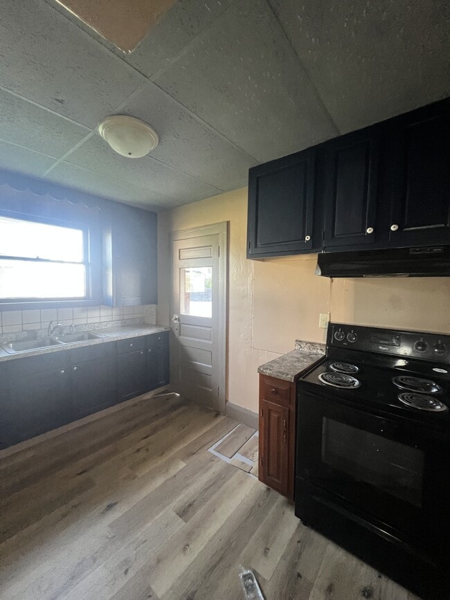 Building Photo - 402 Cleveland Ave