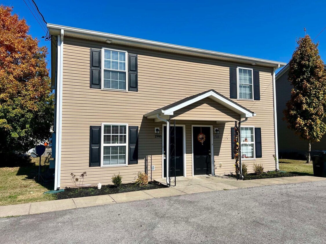 Primary Photo - *Newly Renovated* 2 Bed, 1.5 Bath Duplex i...