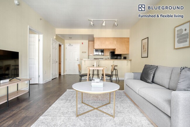 Foto del edificio - 853 Commodore Dr