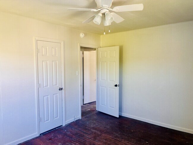 Foto del edificio - 806 Miller Ave