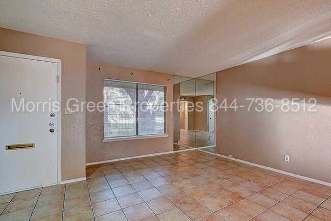 Foto del edificio - 9527 Quail Village Ln