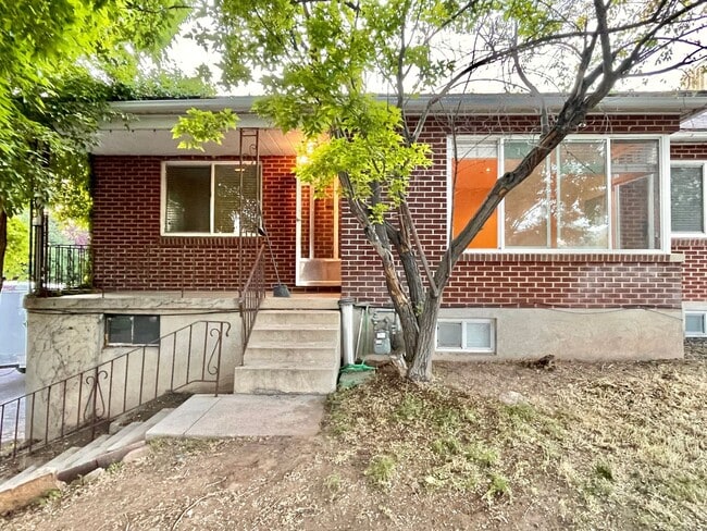 Photo - 2131 E Atkin Ave Apartment