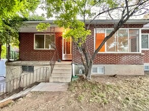 Building Photo - 2131 E Atkin Ave