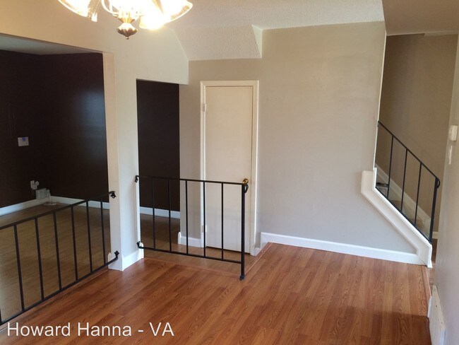 Building Photo - 3 br, 2.5 bath House - 5975 Edgelake Drive