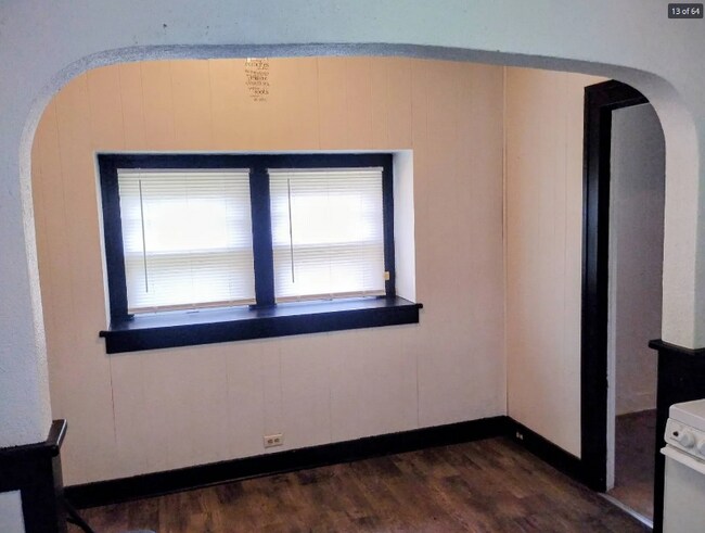 Building Photo - 214 W New St