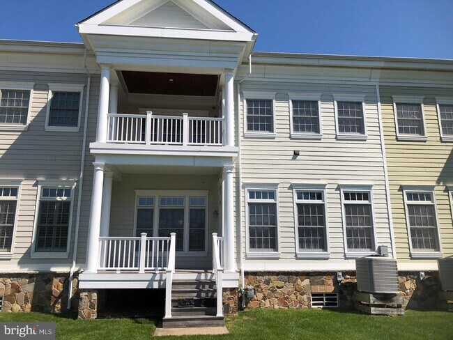 Building Photo - 209 Landing Ln