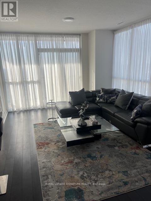 Photo du bâtiment - 3975-3975 Grand Park Dr