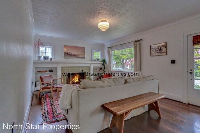 Building Photo - 3 br, 1 bath House - 2632 NE 33rd Ave