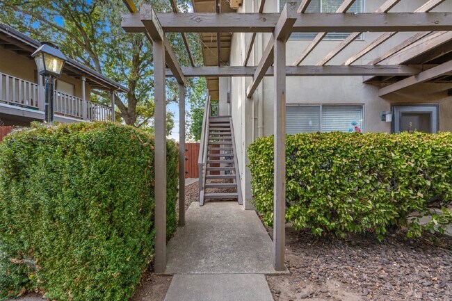 Building Photo - Charming 2-Bedroom Unit  in Rancho Cordova