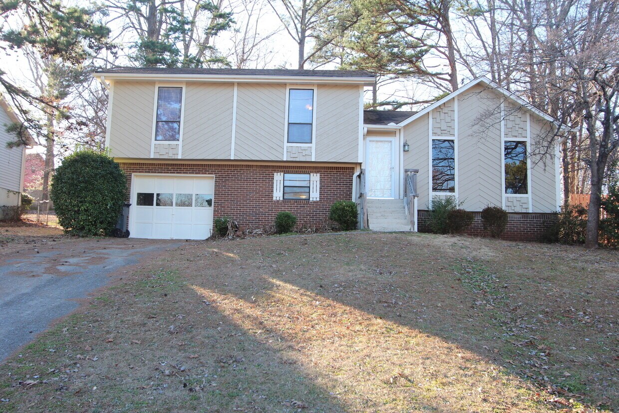 New On The Market! 3 Bedroom, 2 Bath, Fin... - New On The Market!  3 Bedroom, 2 Bath, Fin...