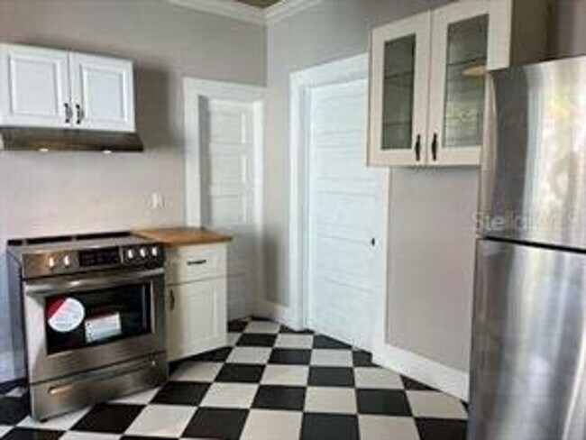 Foto del edificio - 2 Bedroom / 1 Bath Sanford Apartment Avail...