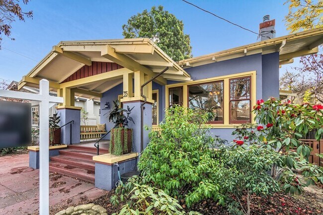 Building Photo - Charming Craftsman