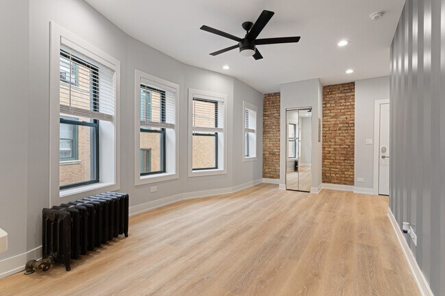 Foto del edificio - 7736 N Eastlake Terrace