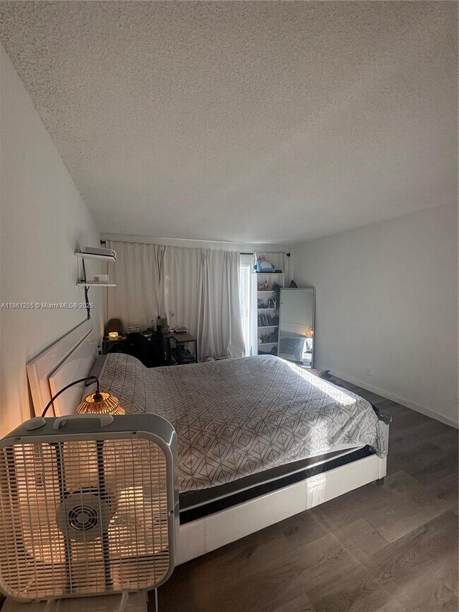 Foto del edificio - 17901 NW 68th Ave