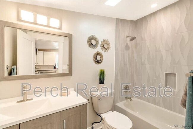 Foto del edificio - 2868 Benton St