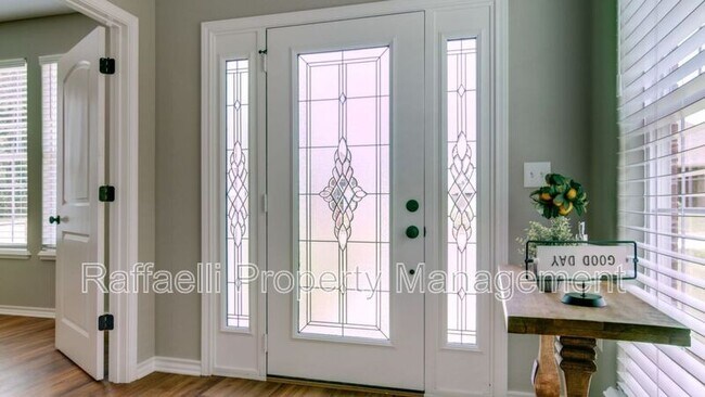 Building Photo - 2 Fernwood Dr