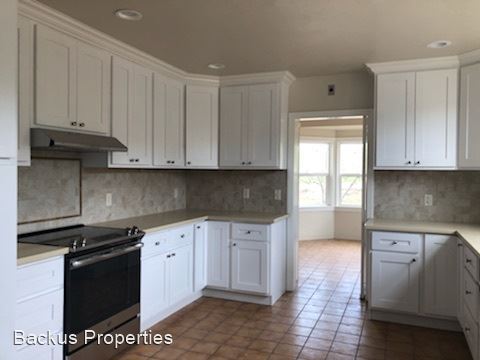 Building Photo - 3 br, 3 bath House - 560 River Rd.