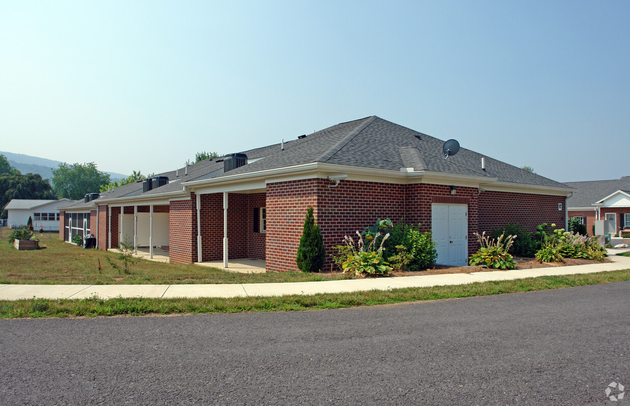 Foto del edificio - Maplegrove Estate