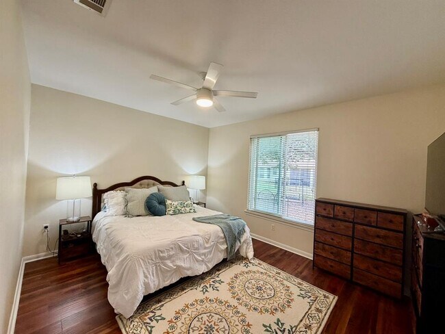 Foto del edificio - 103 Whispering Wind Dr