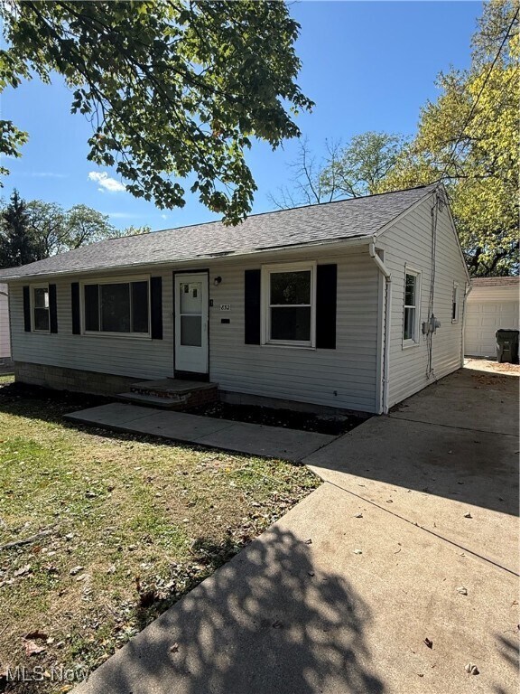 852 Washington St Bedford, OH 44146 – photo 1