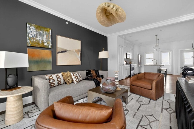 Building Photo - 611 N Pine St