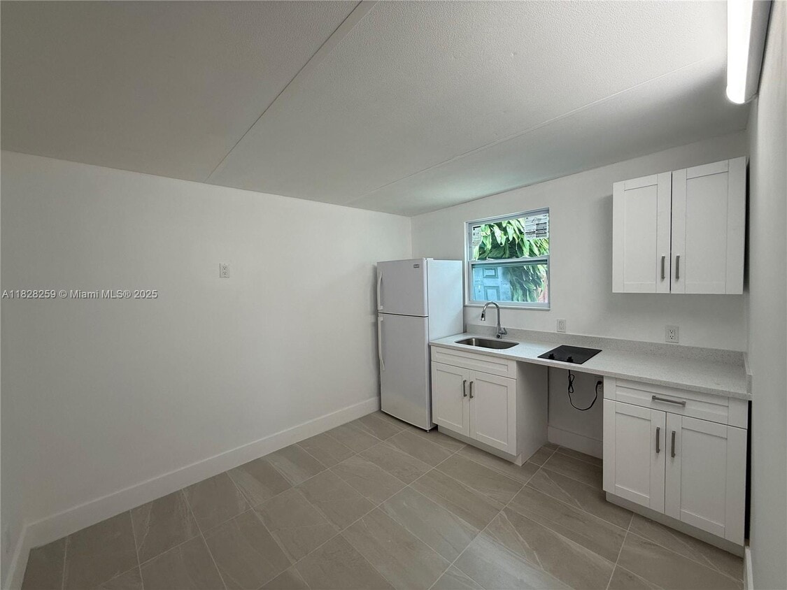 Primary Photo - 6765 SW 34th St
