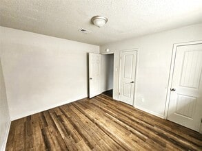 Building Photo - 2421 16th Ave N