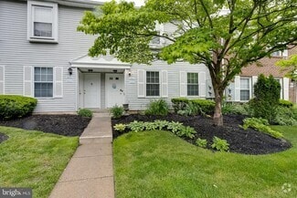 Building Photo - 1002 Huntingdon Mews