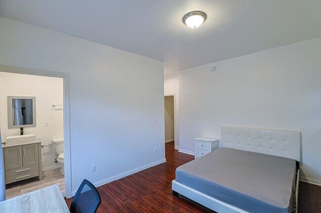 Foto del edificio - 2624 S Budlong Ave