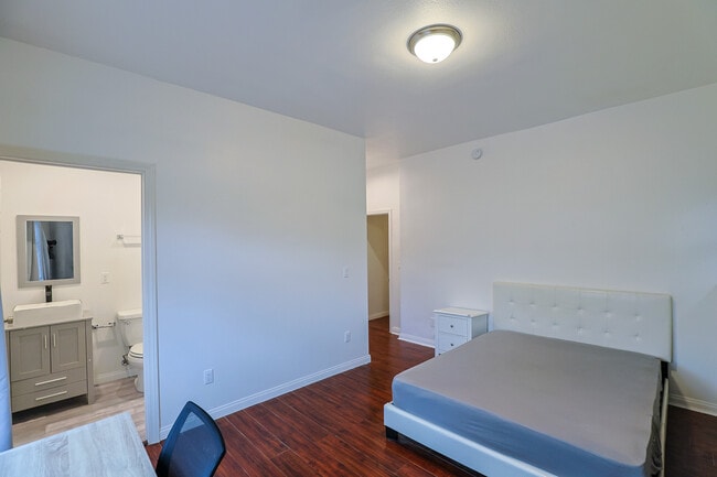 Foto del edificio - 2624 S Budlong Ave