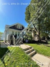 Building Photo - 2207 S 69th St