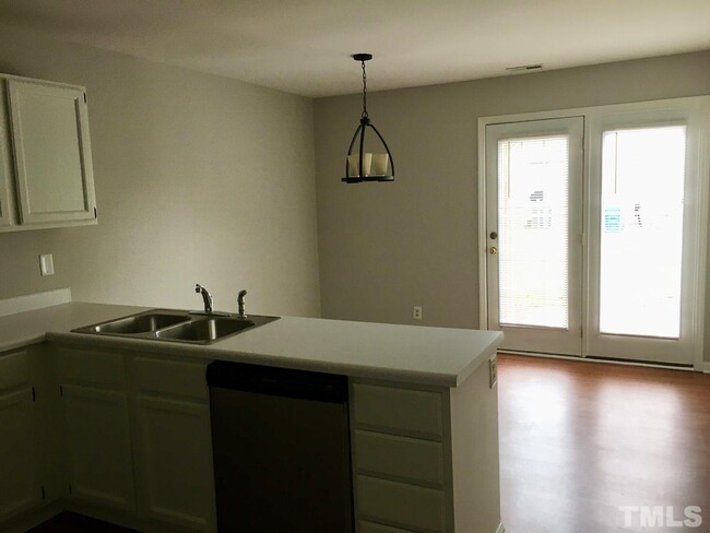 Building Photo - 2627 Camellia Dr