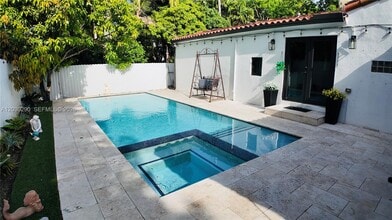 Building Photo - 9021 N Miami Ave
