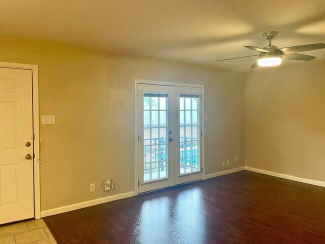 Building Photo - Move-In Special. ½ off the first full month's rent with a 12-month lease