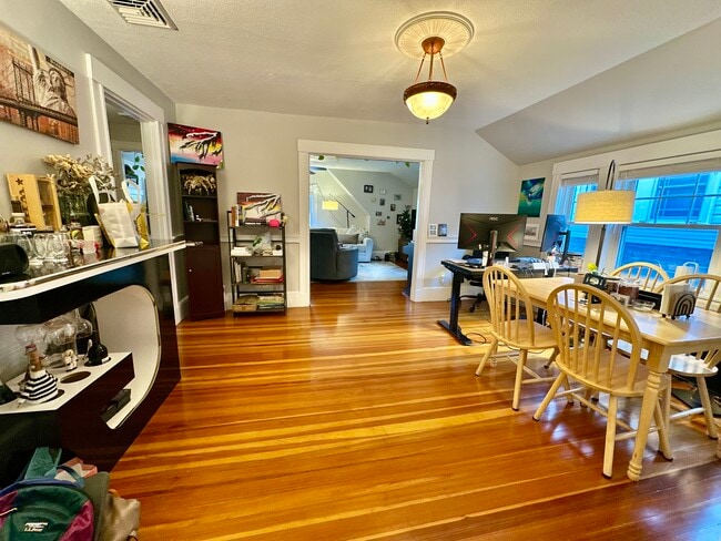 Foto del edificio - 11 Spring Park Ave