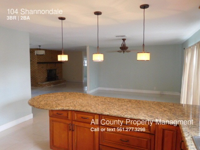 Foto del edificio - 104 Shannondale Rd