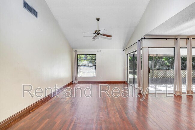 Foto del edificio - 4504 Stonehenge Rd