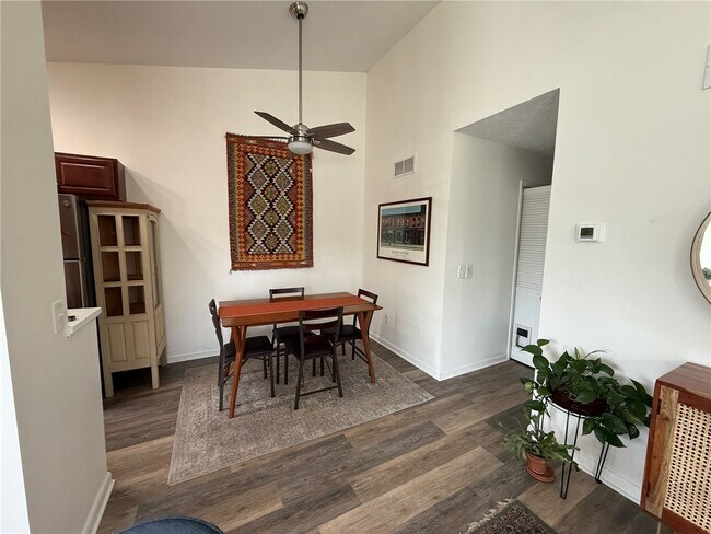 Foto del edificio - 740 Eastbrooke Ln