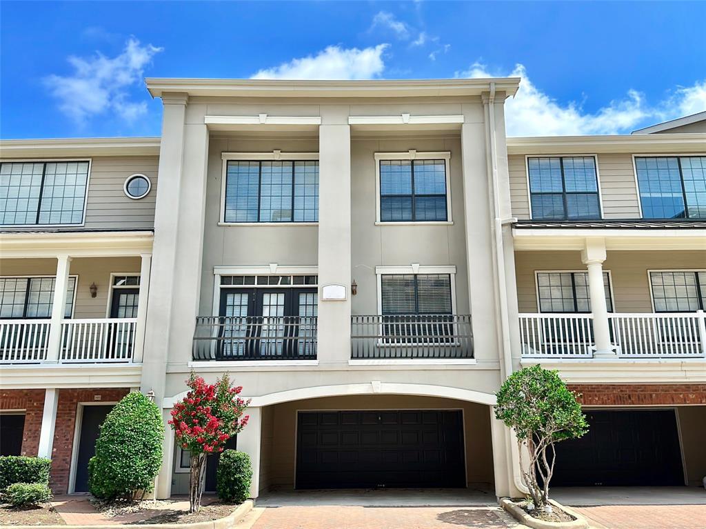 Foto principal - 15200 Memorial Dr