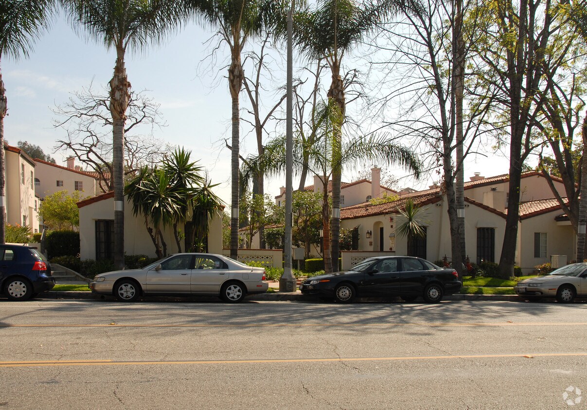 Building Photo - 388 S Marengo Ave