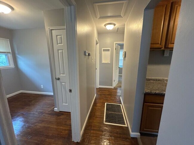 Foto del edificio - 3 bedroom 1 bathroom single-family