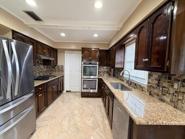 Building Photo - 1017 Westbury Dr